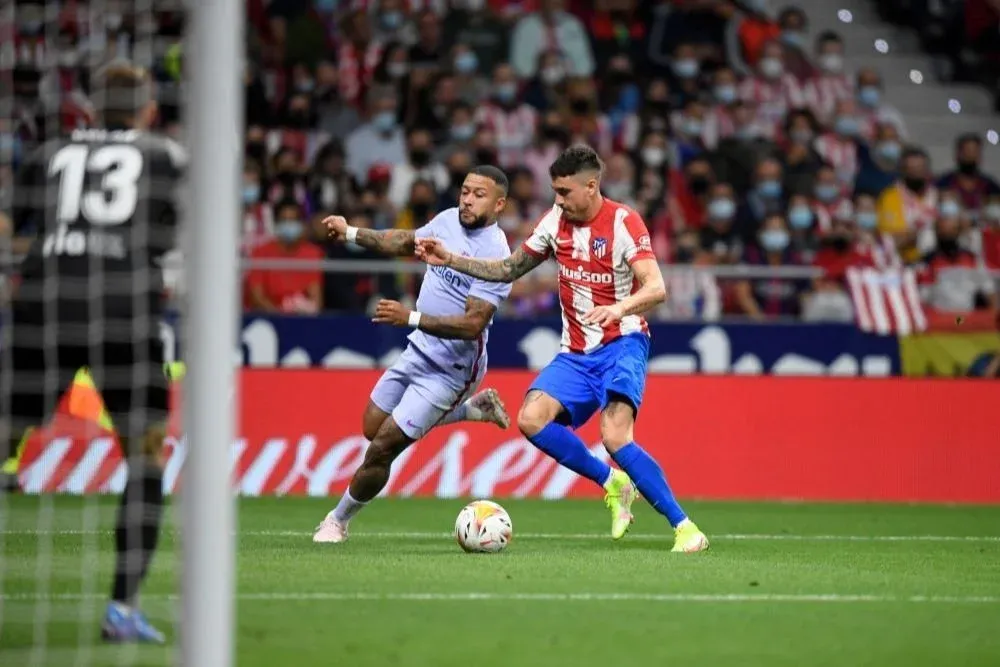 Josema Giménez contra Memphis Depay