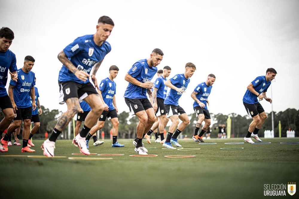 Práctica de la selección uruguaya este domingo en Palm Beach