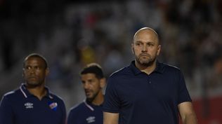 Jadson Viera, junto a Ribair Rodríguez y Diego Martiñones