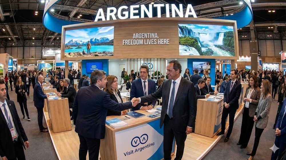 El secretario de Turismo Daniel Scioli, en el stand de Argentina en Fitur Madrid.