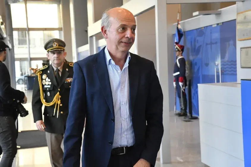 Ministro de Defensa, Javier García