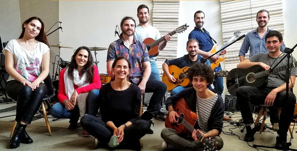 Los integrantes de la banda son investigadores y científicos.