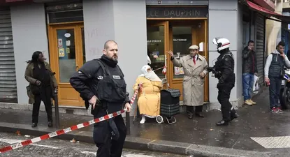 paris: policia mato a hombre armado que intento entrar en comisaria
