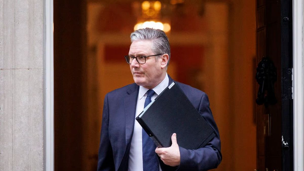 Crisis en el Reino Unido: Keir Starmer, al borde de la dimisión por la presión interna y el desplome laborista