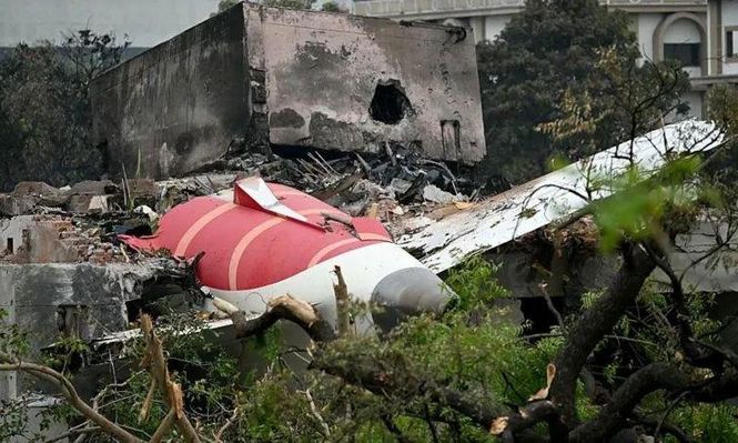 Las duras críticas al informe preliminar sobre el accidente del avión de Air India en el que murieron 260 personas