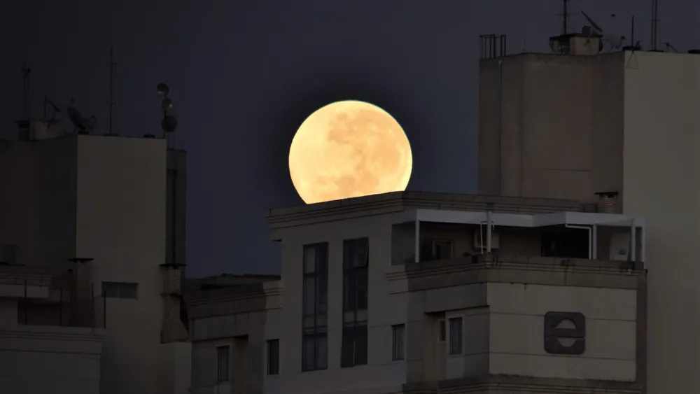 ¿Cómo puede influir la luna al momento de conciliar el sueño?