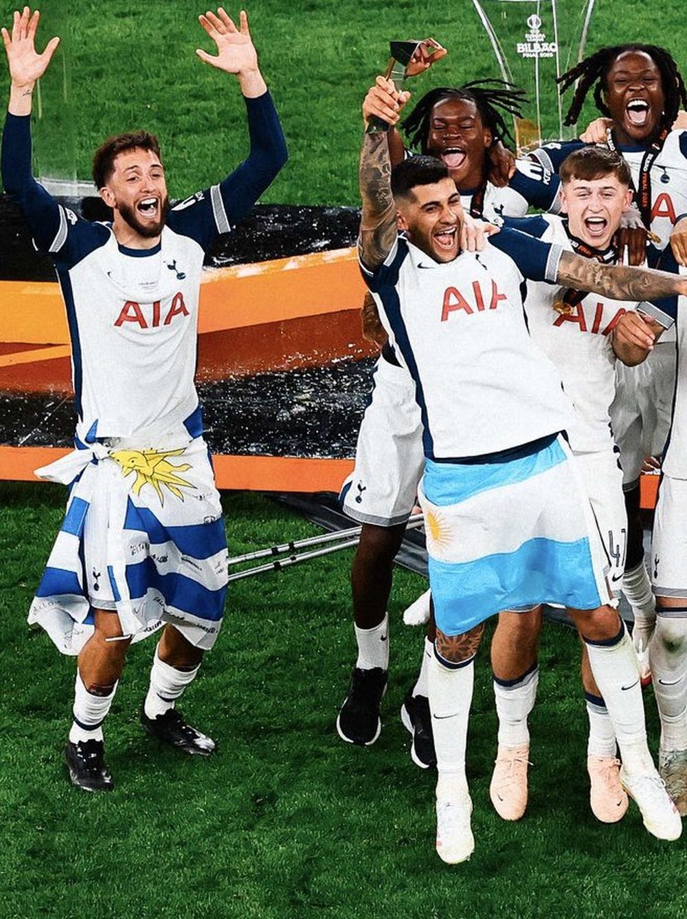 Rodrigo Bentancur y Cristian Rodrigo Bentancur y Cristian