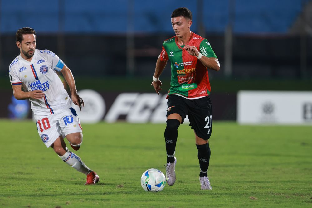 Everton Ribeiro y Guillermo López Everton Ribeiro y Guillermo López
