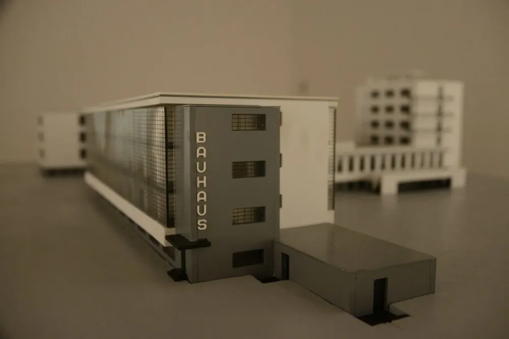 Maqueta de la sede de la escuela en Dessau diseñada en 1925 por Walter Gropius.
