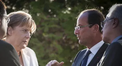 Merkel y Hollande urgen a Grecia para salvar el euro
