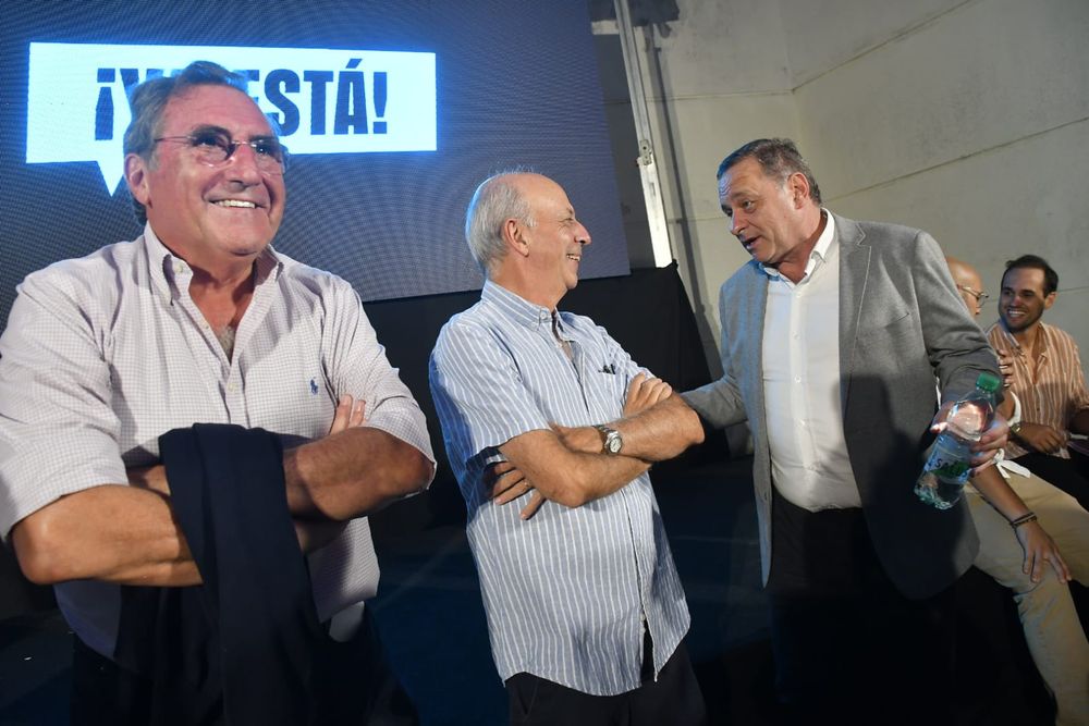 Armando Castaingdebat, Javier García y Álvaro Delgado en el acto de lanzamiento de la candidatura de Martín Lema a la Intendencia de Montevideo