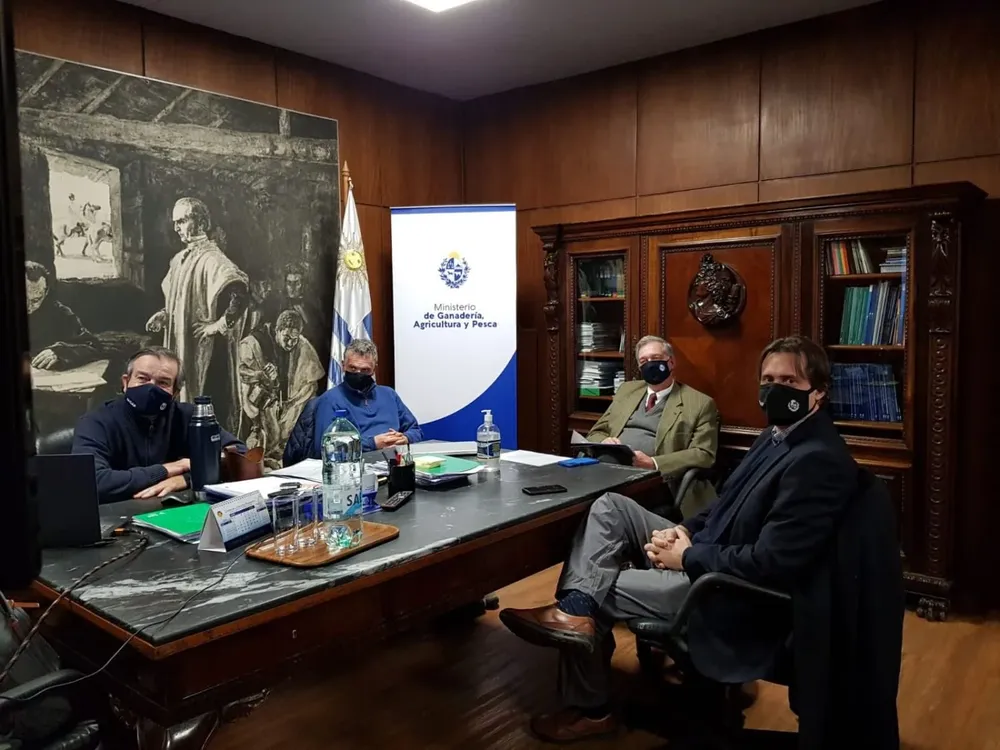 Fernando Mattos y Carlos María Uriarte juntos en la primer reunión del gabinete tras el cambio de ministros.