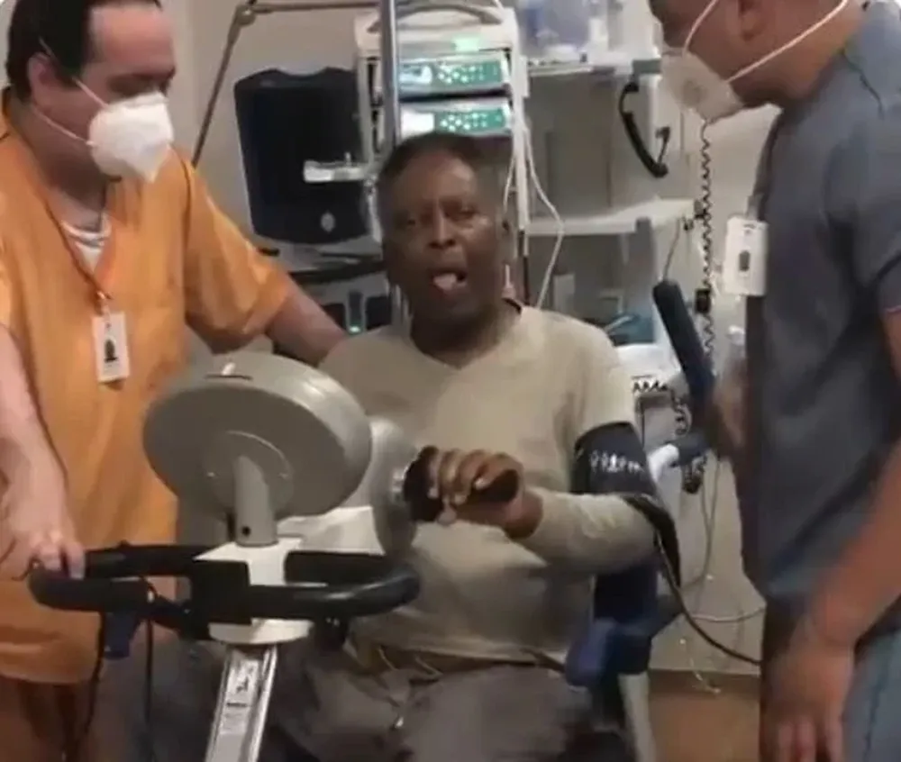 Pelé en el hospital