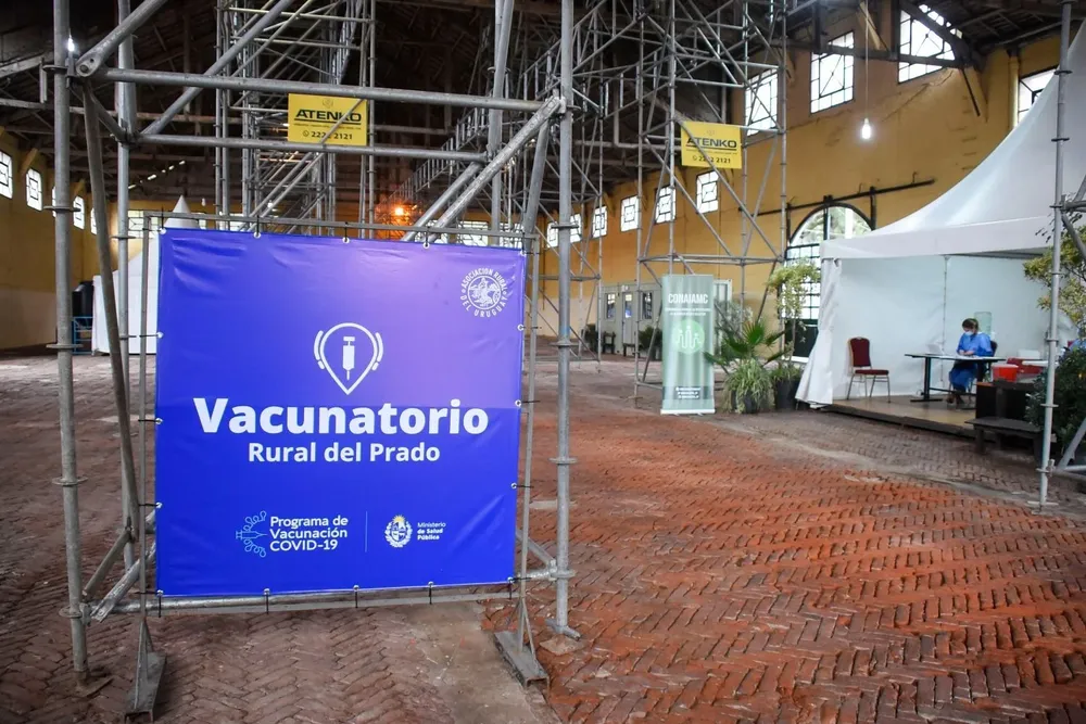 Uruguay es de los países que más rápido avanza en la vacunación
