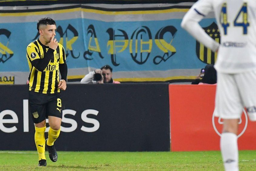 Leonardo Fernández convirtió un golazo en Peñarol vs Rosario Central por Copa Libertadores