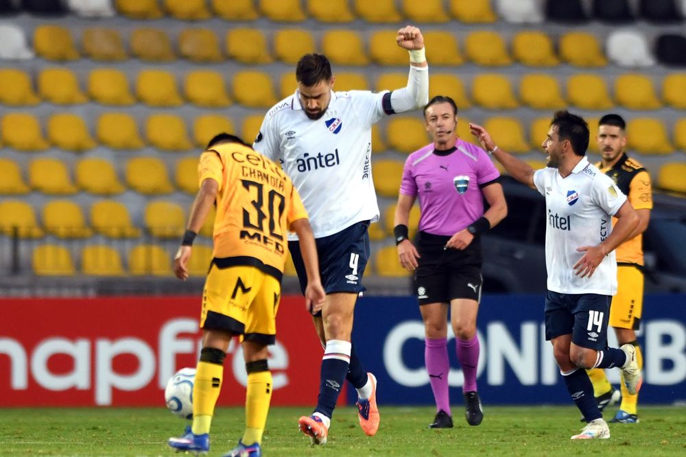 Sebastián Coates celebra su golazo para Nacional ante Coquimbo Unido por Copa Libertadores