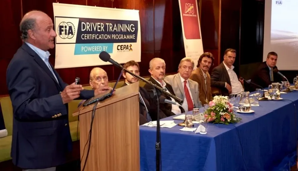 Fernando Cammarota presentó el programa en salones del ACU.