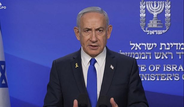 Imagen de un video publicado por el gobierno de Israel muestra a Benjamin Netanyahu anunciando el lanzamiento de una operación militar contra Irán.