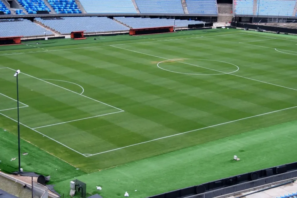 El estado de premiación de la final de la Libertadores dejó marcas en el nuevo césped