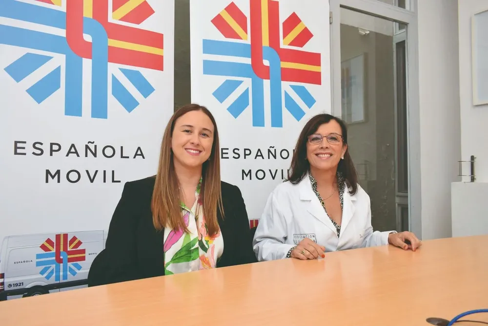 Gerenta general de Española Móvil, Natalie Silva, y Dra Ma Elena Alpuin, especialista en Salud Ocupacional