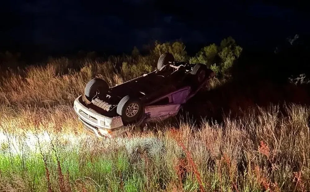 Así quedó la camioneta que volcó en la Ruta 30 de Artigas