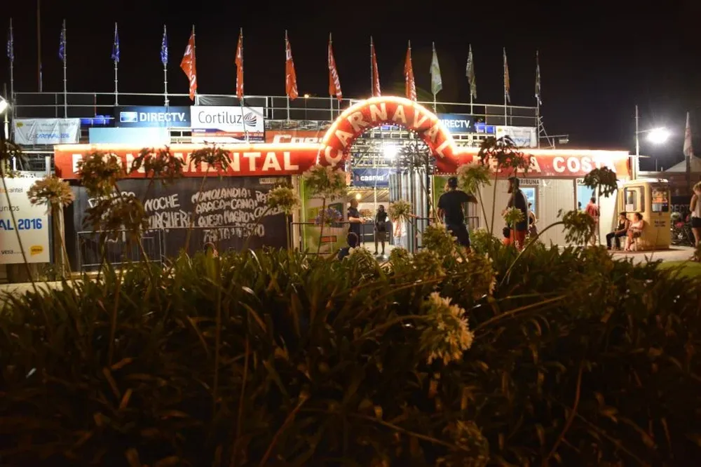 Uno de los tablados está en el estacionamiento del Geant.