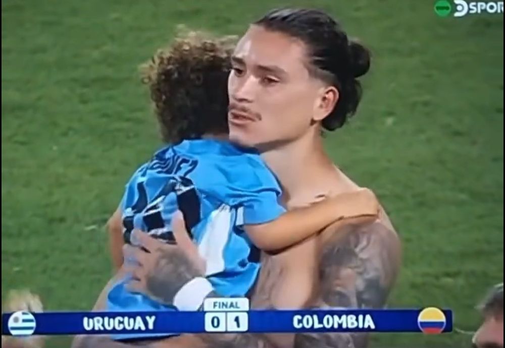 Darwin Núñez y su hijo