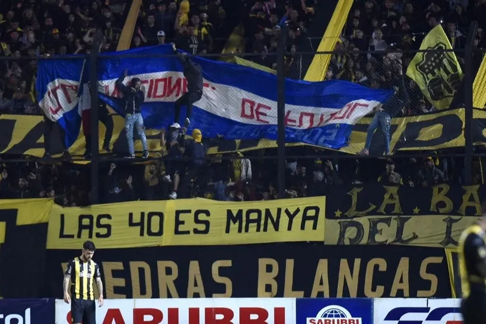 La hinchada robada y exhibida en el primer tiempo