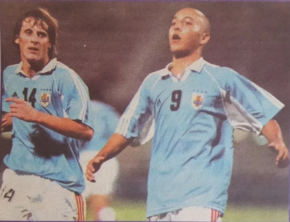 Diego Forlán y Javier Chevantón en el Mundial de Nigeria