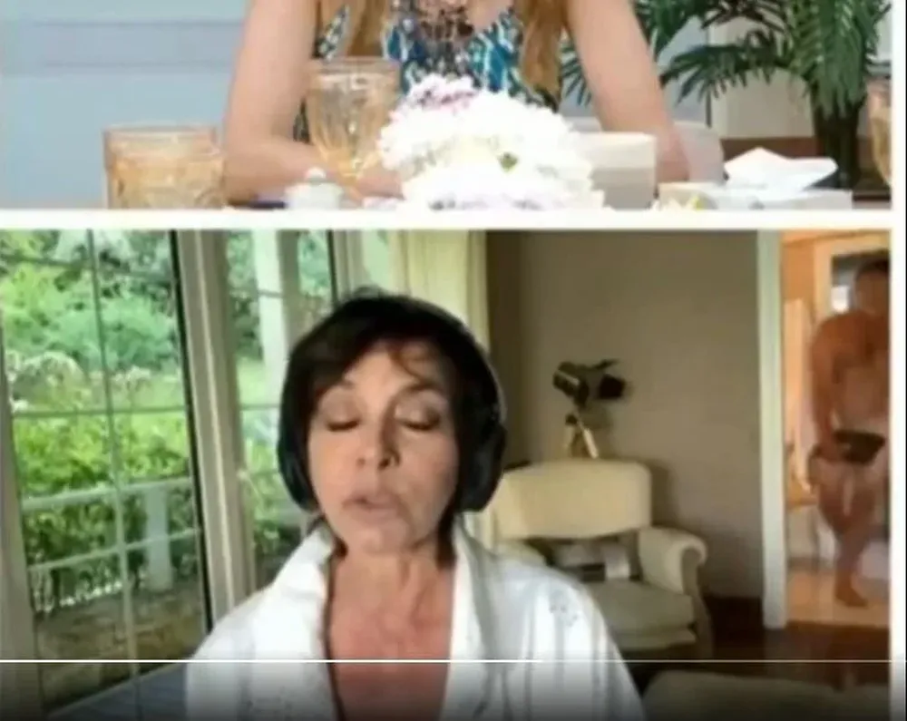 Mónica Gutiérrez reaccionó con humor ante el inconveniente en su salida al aire