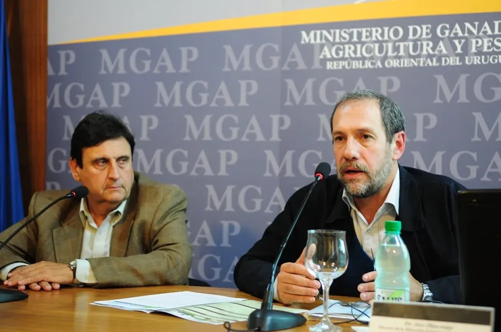 Pedro Soust y José Olascuaga en la conferencia en el MGAP