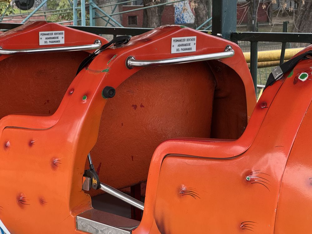 20250722 Gusano / Gusanito Manzana del Parque Rodó Infantil después de su cierre por el accidente de un niño de dos años