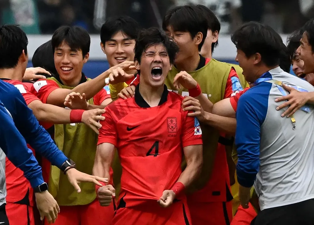 Choi Seok-hyun celebra la clasificación de Corea del Sur ante Nigeria