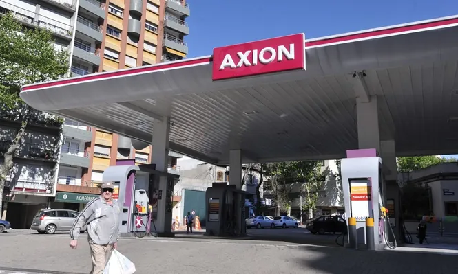 Estación del sello Axion en Montevideo.