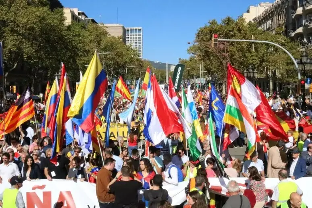 Dos de cada tres personas que regularizan su residencia en España por arraigo son latinoamericanos