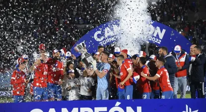 Sergio Rochet levantó la copa de campeón