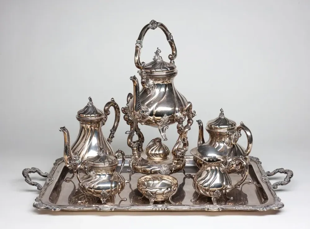 Un servicio para te y café en plata Peruana Camusso 925, con un peso de 8 kilos y 355 gramos