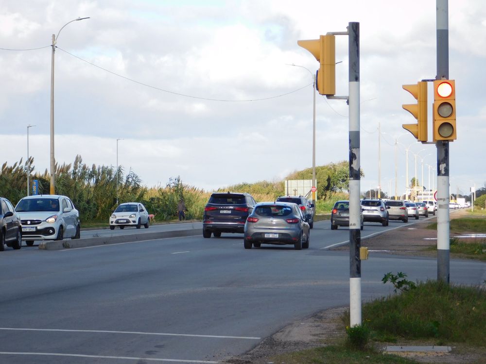 La Intendencia de Canelones comenzó a cambiar los semáforos de Ciudad de la Costa
