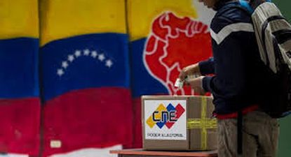 Venezuela vota si o no contra el chavismo con el fantasma del fraude electoral.