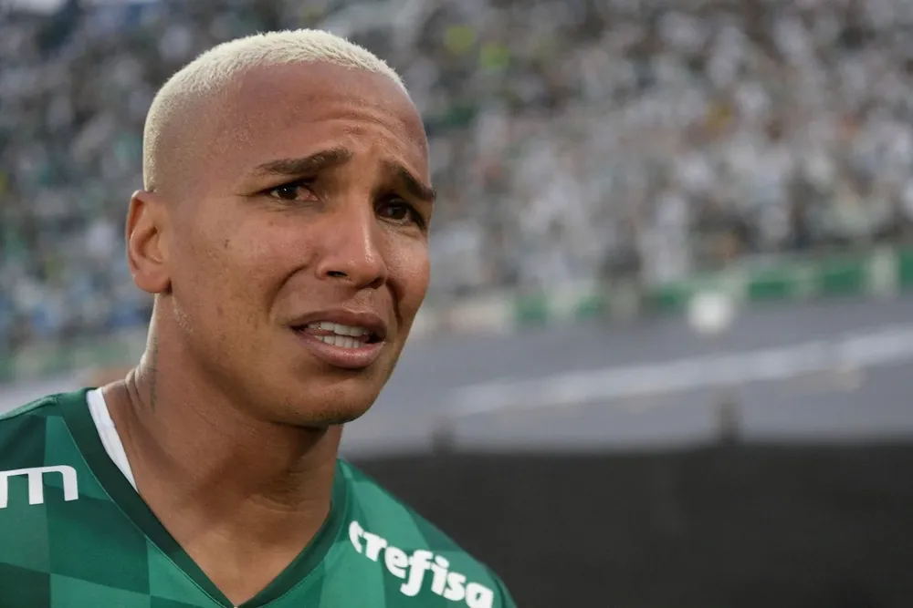 La emoción de Deyverson al final del partido