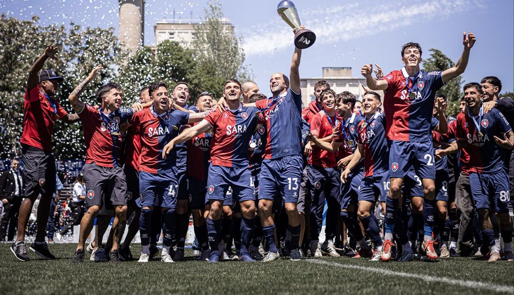 Albion festeja el título de la Segunda división profesional