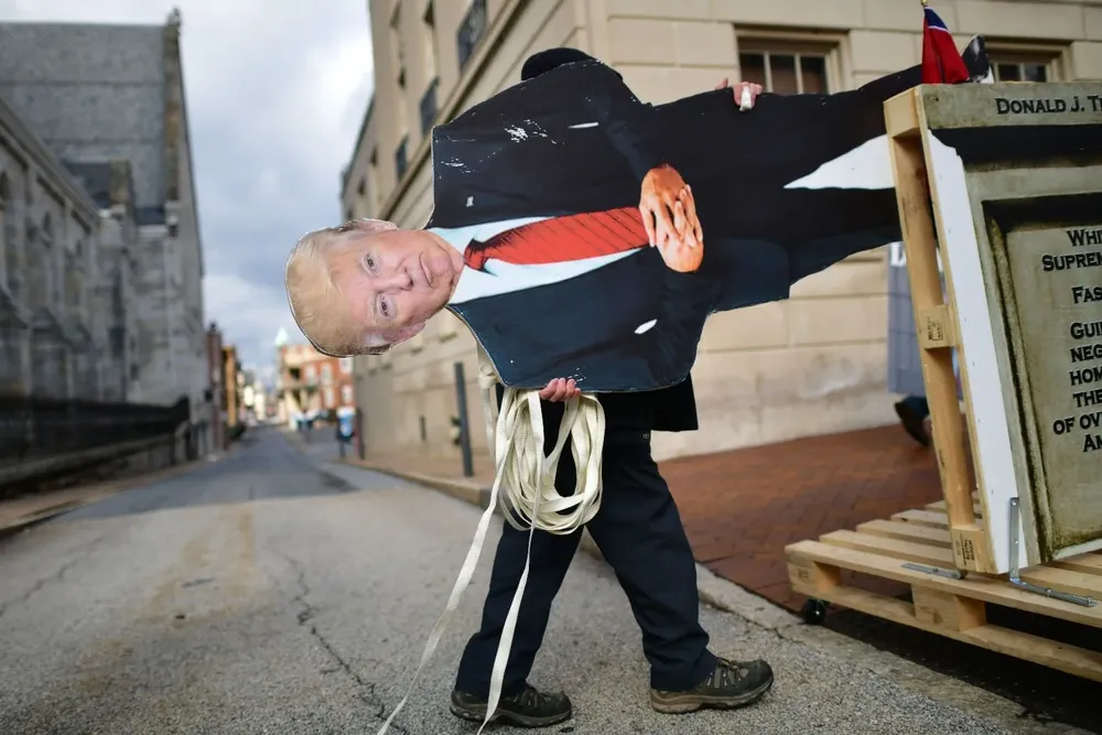 El libro de la una exsecretaria de prensa de la Casa Blanca relata otro lado de la administración de Donald Trump