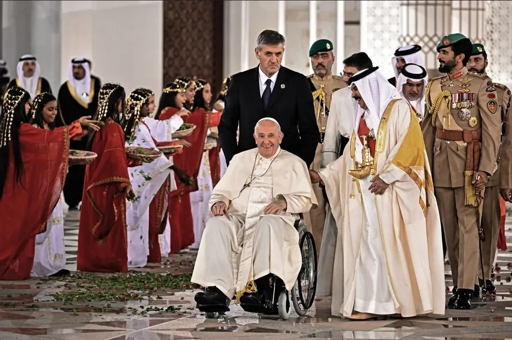 El papa Francisco junto al rey de Baréin, Hamad bin Isa al-Khalifa