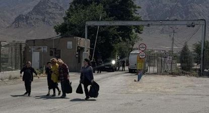 Un flujo constante de iraníes ha cruzado la frontera a pie en los últimos días.