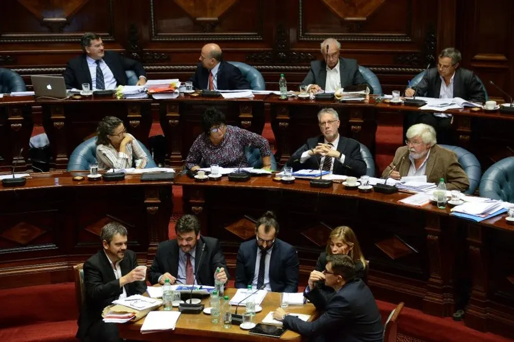 Bonomi y su equipo en la interpelación del 18 de abril