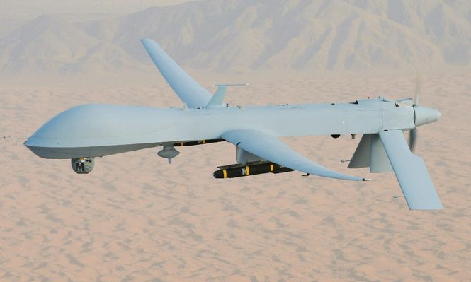 Dron MQ Predator armado con misiles AGM Hellfire, pilotado por el coronel Scott Miller en una misión de combate sobre Afganistán. (Foto: Leslie Pratt / US Air Force).