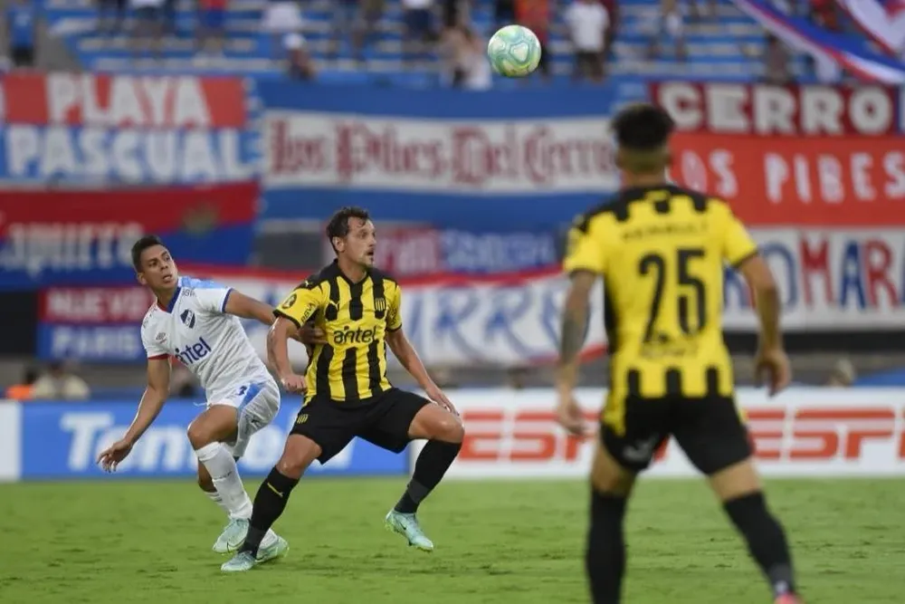 Alex Castro tuvo dificultades para superar a Aguirregaray