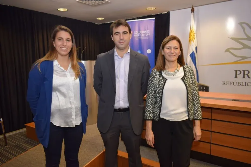 Paula Mosera, Gonzalo Ferrando y Cynthia Giolito