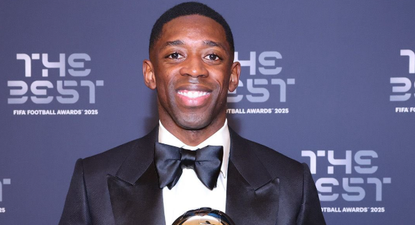 Ousmane Dembélé con su premio The Best