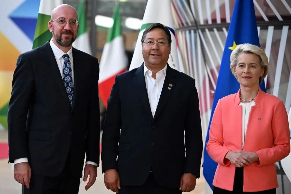 Presidentes: Charles Michel (del Consejo Europeo), Luis Arce (de Bolivia) y Ursula Von der Leyen (de la Comisión Europea)
